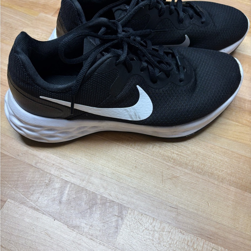 Nike Black and White Women's Sneakers